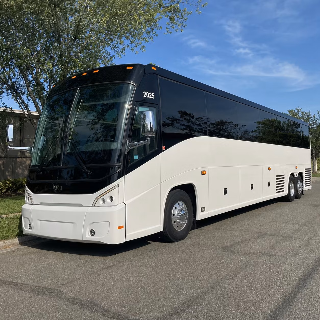 coachbusindio com connects indio employers with the right bus for construction and industrial workforce shuttles